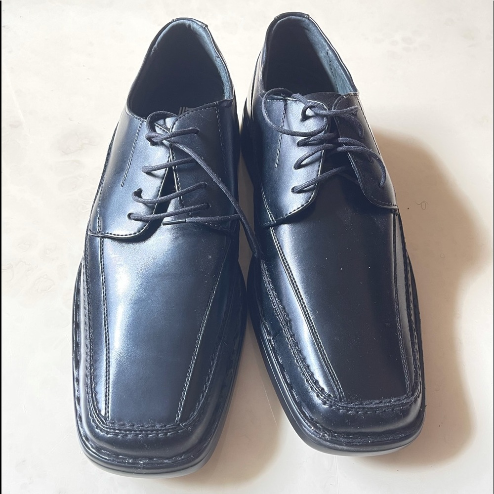 Robert Wayne black leather contrast stitching shoes size 13D